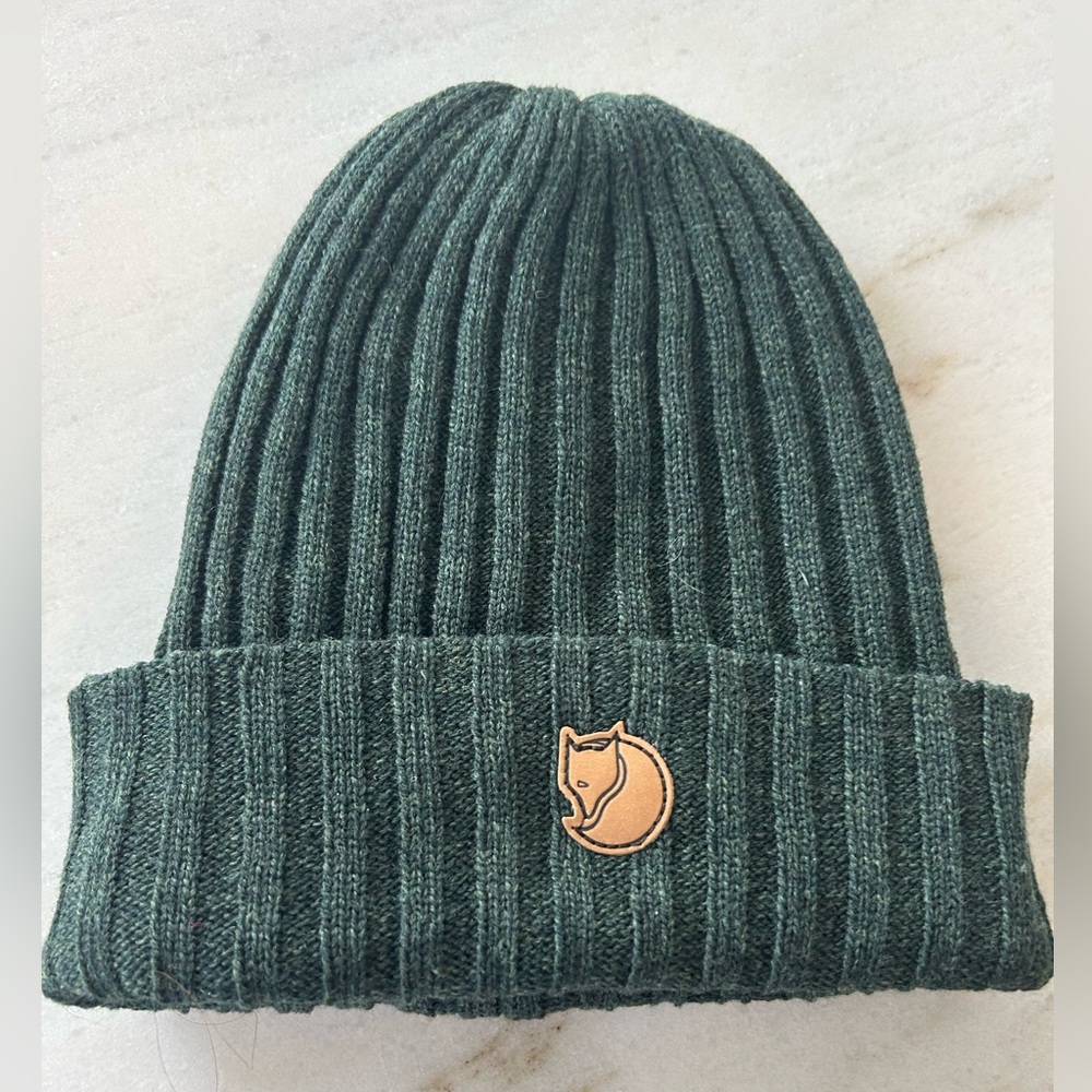 Fjall raven hunter green wool beanie